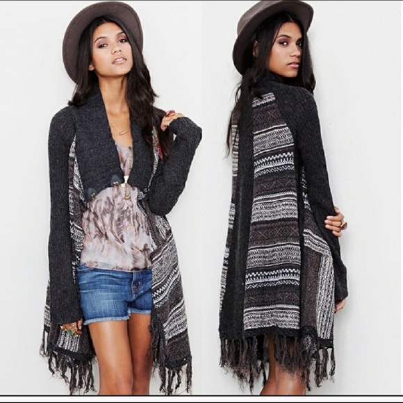 Free People Sweaters - Worn once, EUC Free people long sweater. Xs